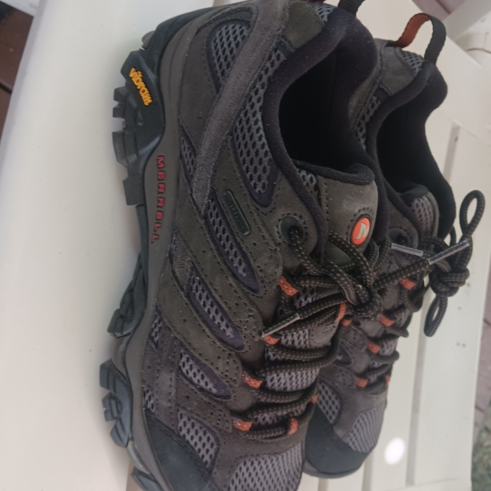 Merrell hiking shoe mens sz 8.5